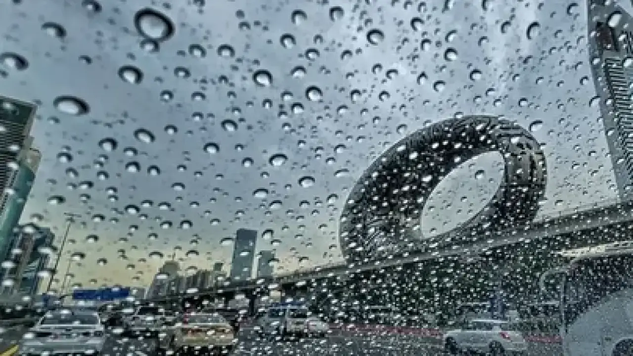 توقعات طقس الإمارات غداً: فرص أمطار ورياح مثيرة للغبار في مناطق متفرقة